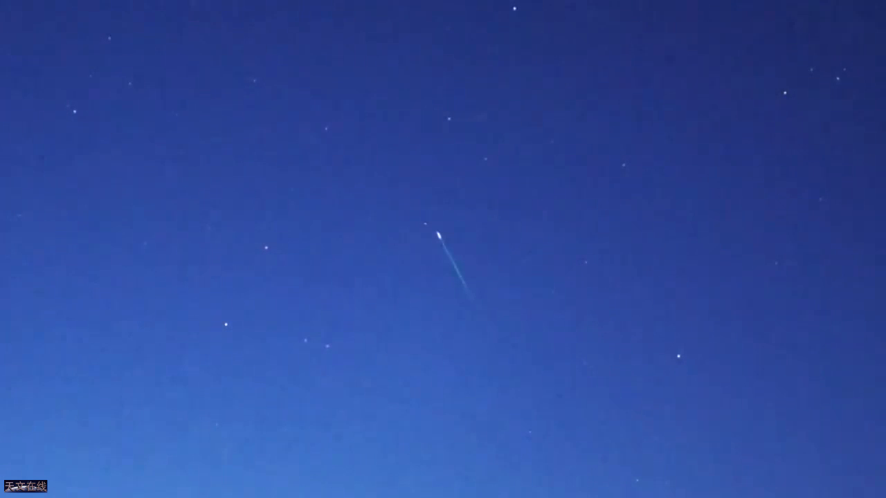 太难得了！当超级满月遇到了宝瓶座流星雨，这里就有！