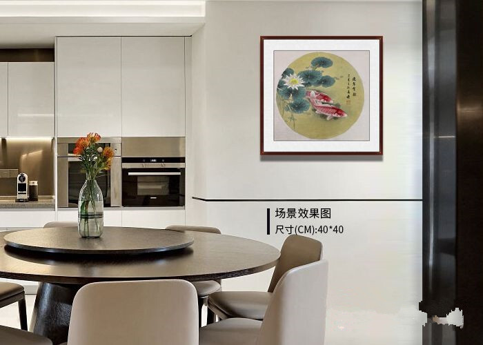 在进行餐厅的装修时,很多家庭都喜欢在餐厅墙上悬挂一些寓意吉祥美好