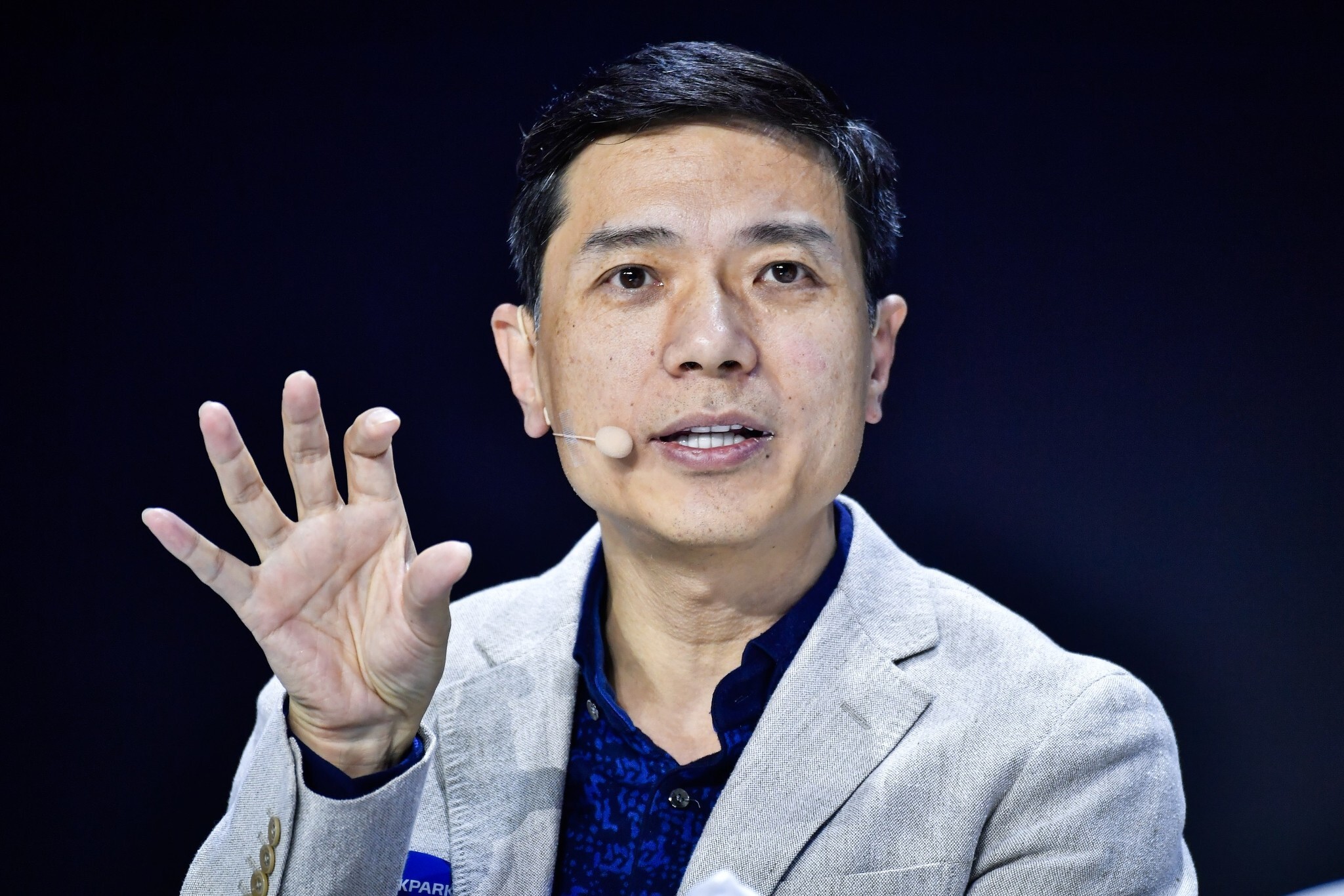 李彦宏：建议加快以人工智能为核心的新基建