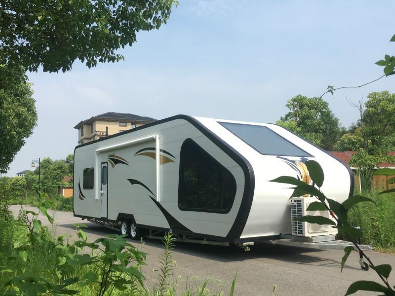 城市少见的4.5吨环球营地房车，他单手竟然就可抬起！！！