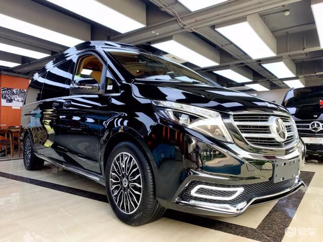 奔驰V260标配大饼轮的迈巴赫