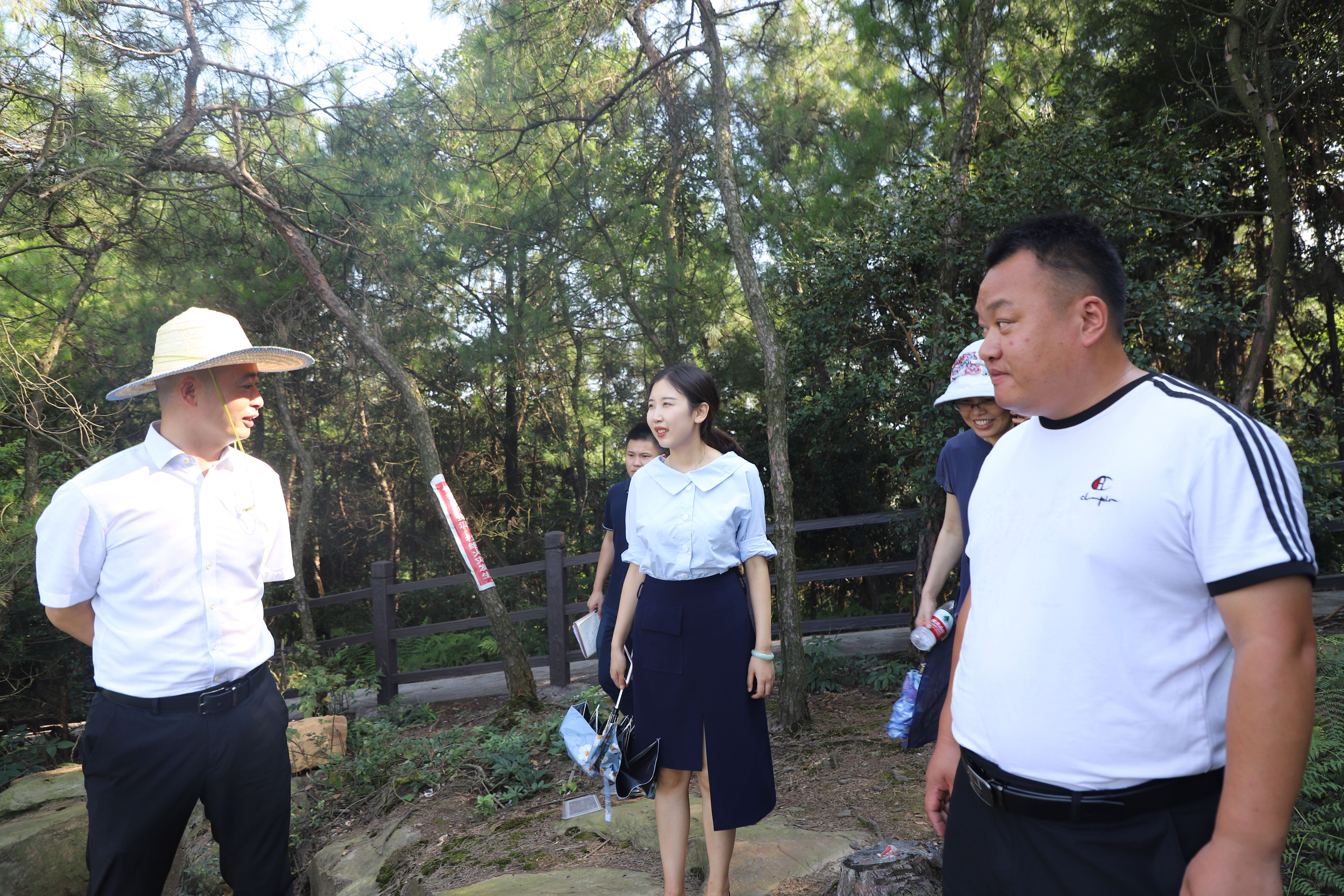 泸县副县长朱海斌到玉蟾街道督导脱贫攻坚,森林防灭火