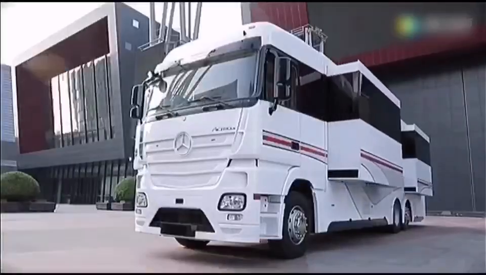 超大巨无霸豪华内饰-40平米的奔驰房车-环球营地房车