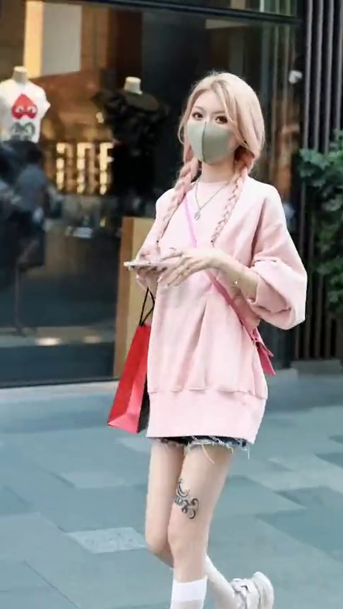 街拍美女，这小姐姐也太好看了吧