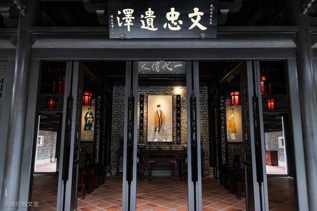 贤人的祠庙建在江边,除了屈原祠,广东惠州东坡祠也是如此