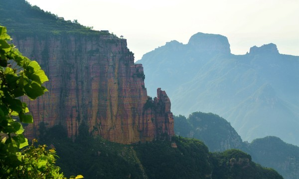 河南又一公路走红，三层S形挂壁，远超郭亮村，距新乡半小时车程