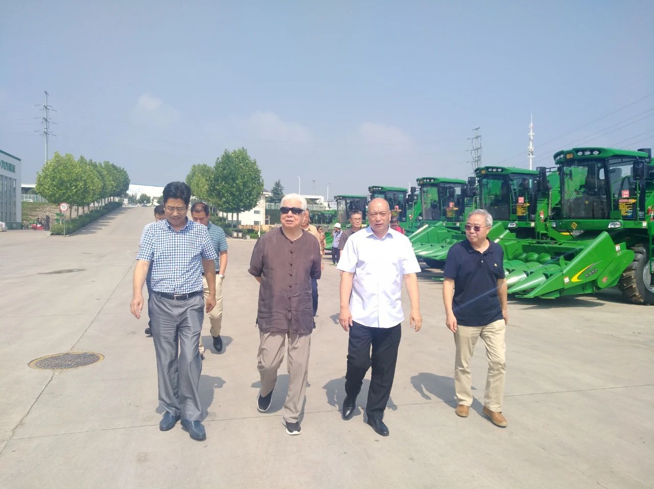 原山东政协副主席李殿魁莅临青岛市东营商会,青岛科瑞特视察指导