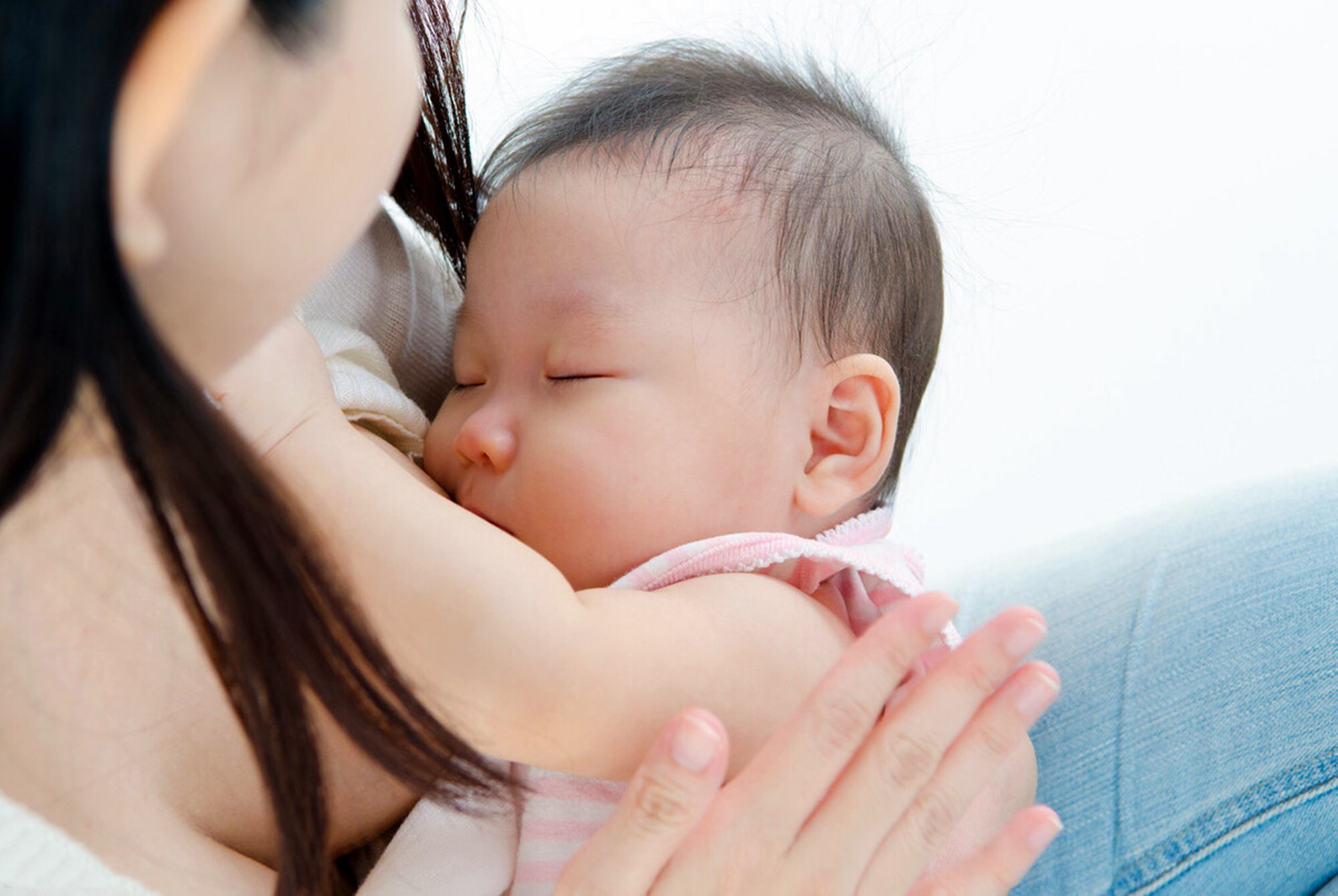 【世界母乳喂养周】世卫组织：如何知道宝宝含接姿势是否正确? 如何知道宝宝是否吃饱了?