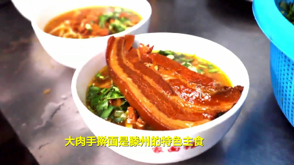 滕州真正的大肉手擀面面粉里加鸡蛋一次下12碗