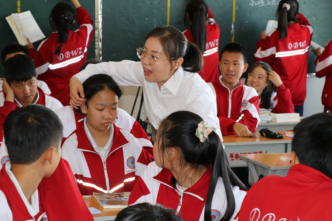 陕西定边县第五中学教师蔡利宁:眼中有爱从教 严而不弃育人