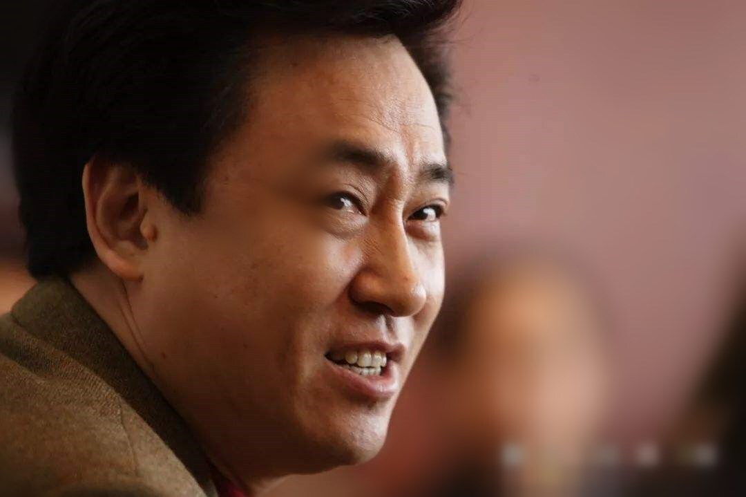 刚8个月母亲就过世了！从农村娃到中国首富，许家印：要回报国家