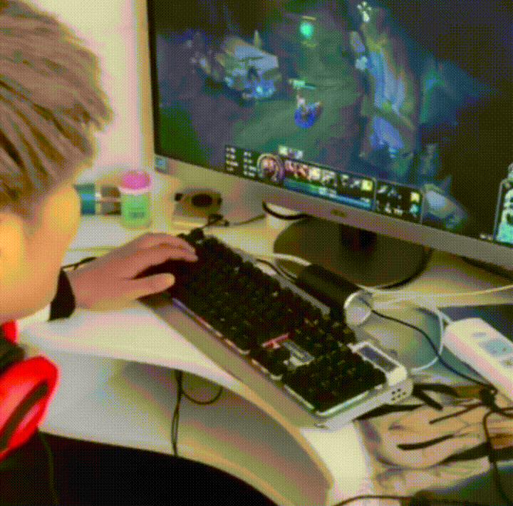 2年涨粉3800万,零演技网红——疯狂小杨哥,为何会如此