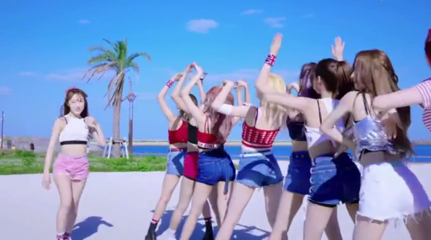 一首DJ舞曲《三月里的小雨》淅沥沥萦绕耳边，经典老歌魅力不减!