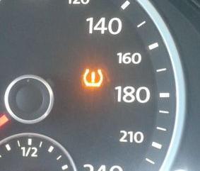 车子感叹号红灯亮是什么意思