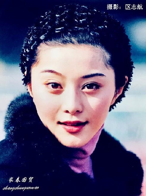 范冰冰18岁旧照曝光,清纯可人笑容甜美,满脸胶原蛋白