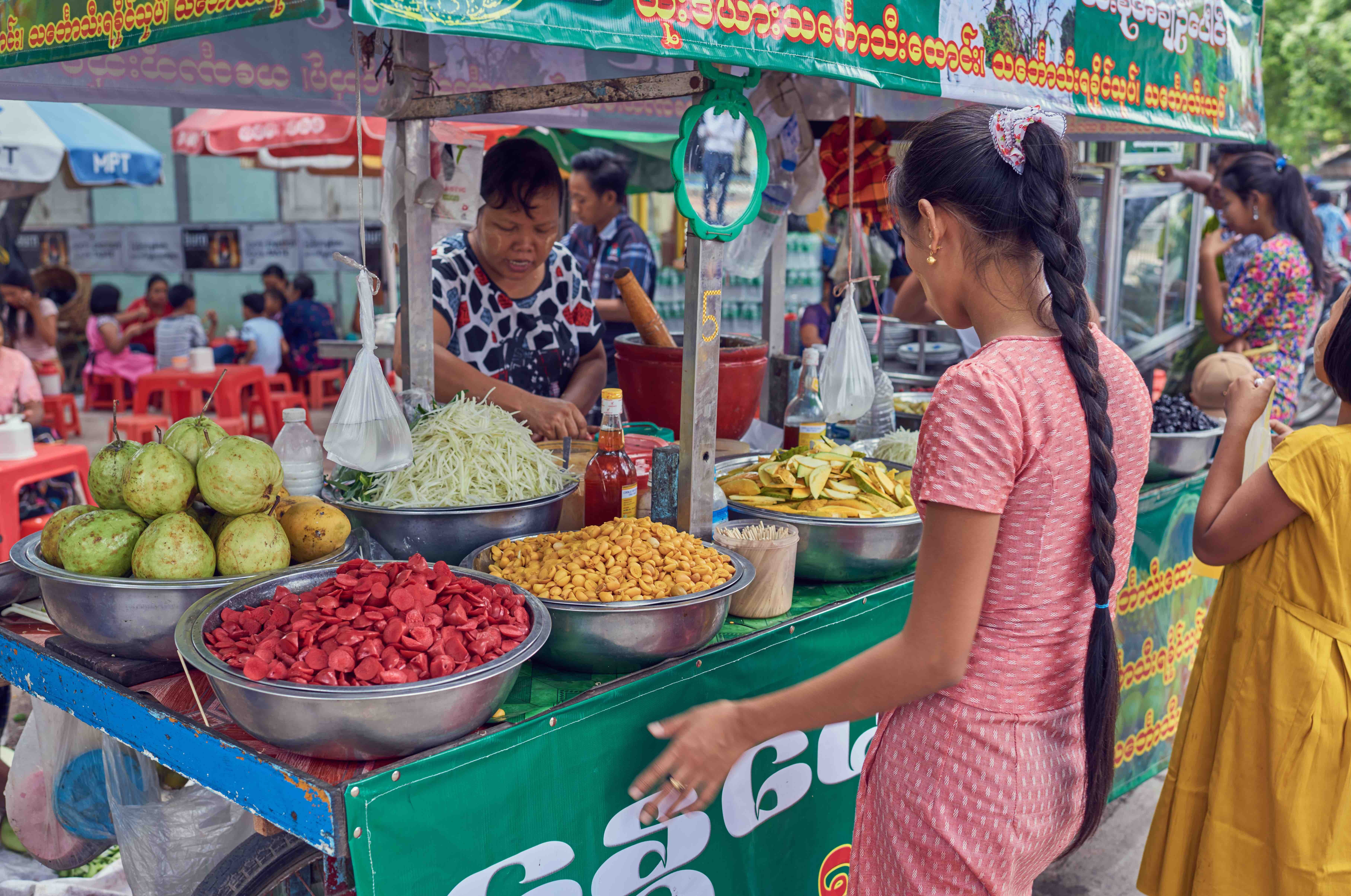 流传于缅甸街头传统小吃,与中国民间美食相似,传承古老民俗文化