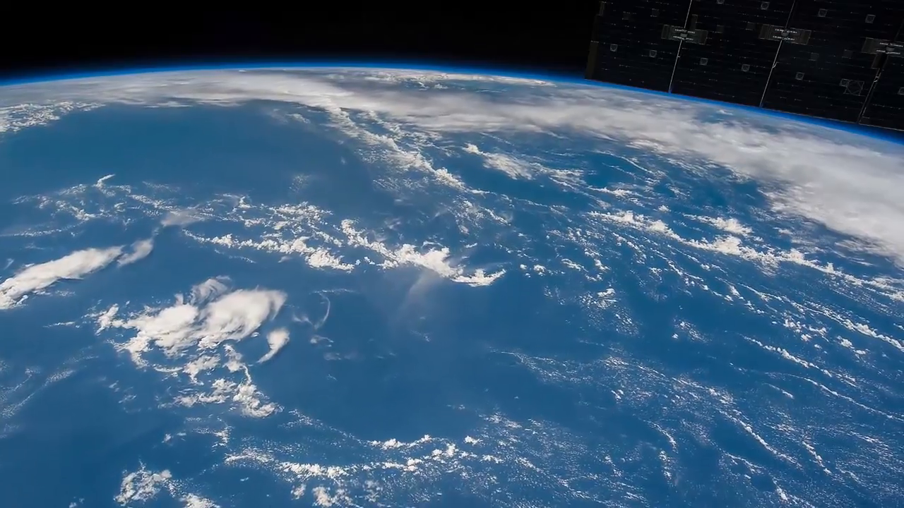 宇航员的延时拍摄：太空看地球，多云的美国西海岸