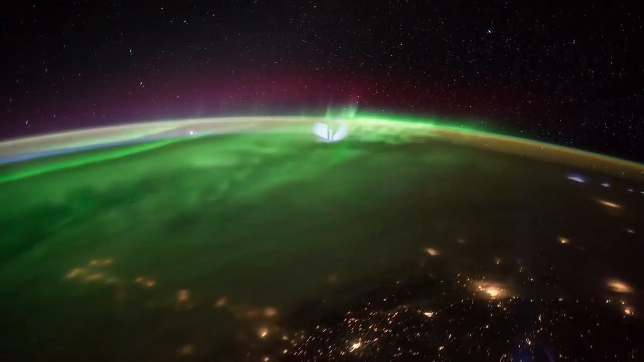 唯美的太空!地球夜景,极光,星空尽收眼底!