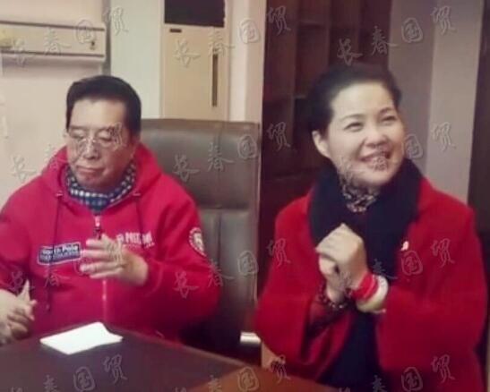 81岁李双江和54岁妻子同框近照曝光二人结婚30年依然恩爱如初