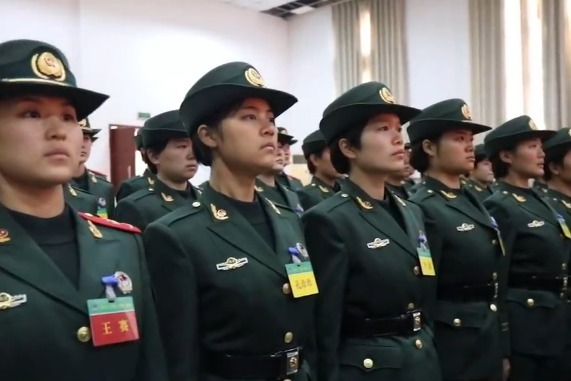 武警北京总队某新兵大队:女兵的军营"成人礼"