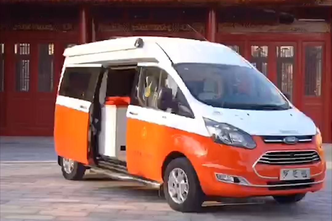 基于vanlife理念的露营房车布局设计很新颖