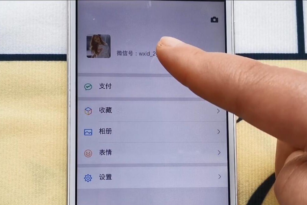 今天才知道,微信昵称居然可以设置成空白的!谁见了,都