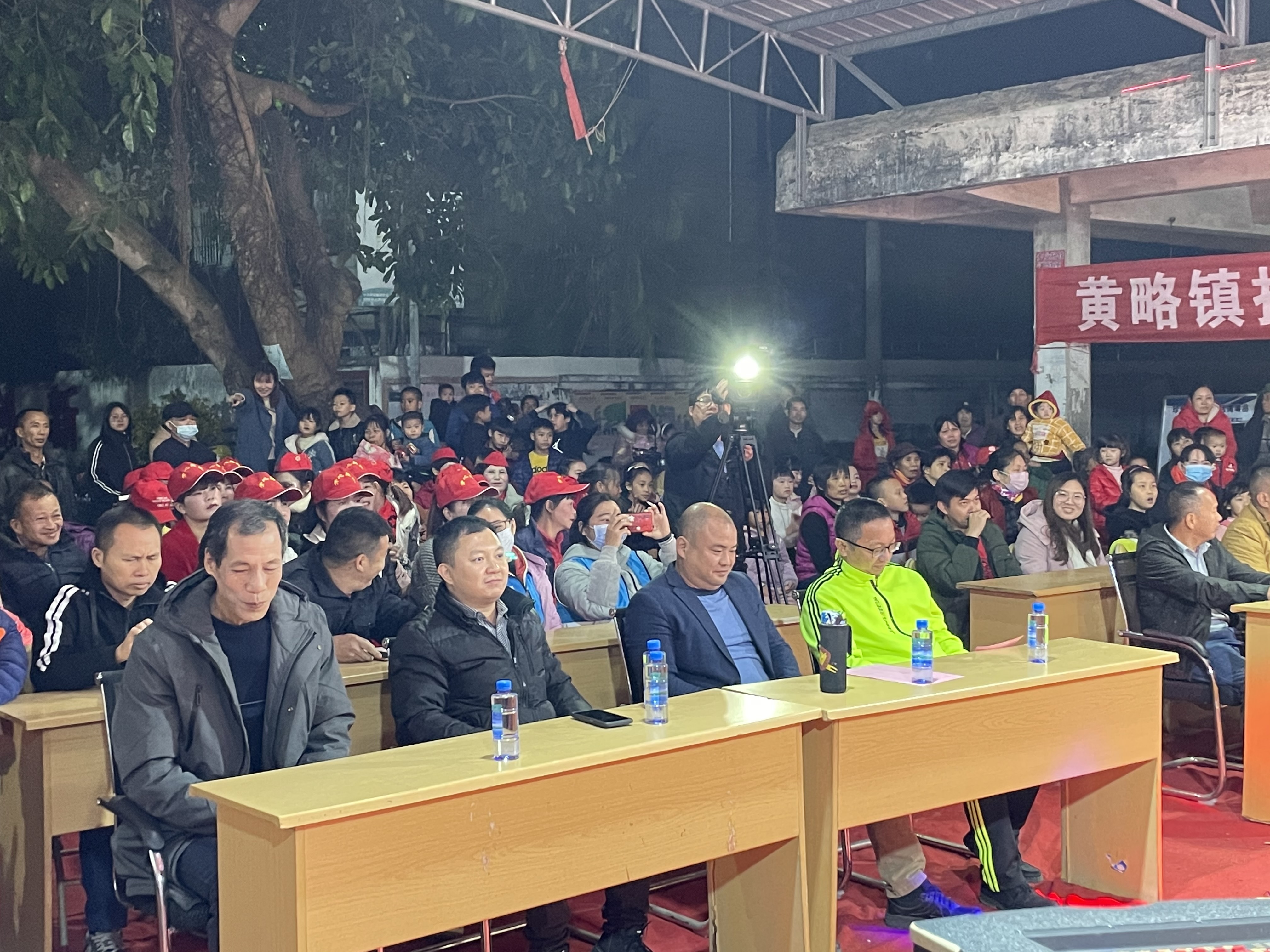 遂溪县黄略镇社工站举办2021年支屋村元旦联欢会