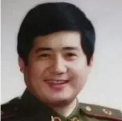 王南方,安徽岳西县人,1983年入伍,中国作家协会会员,中国记者协会理事