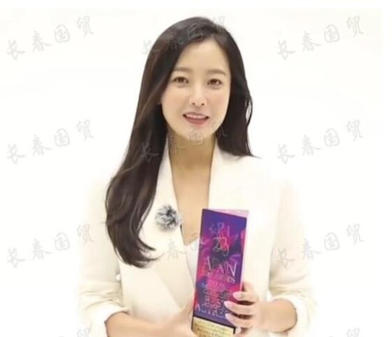44岁金喜善近照曝光韩国第一美女颜值依然在线