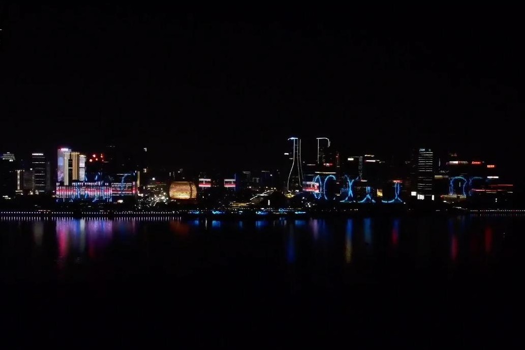 隔江拍摄杭州钱江新城灯光秀,夜景别有一番滋味