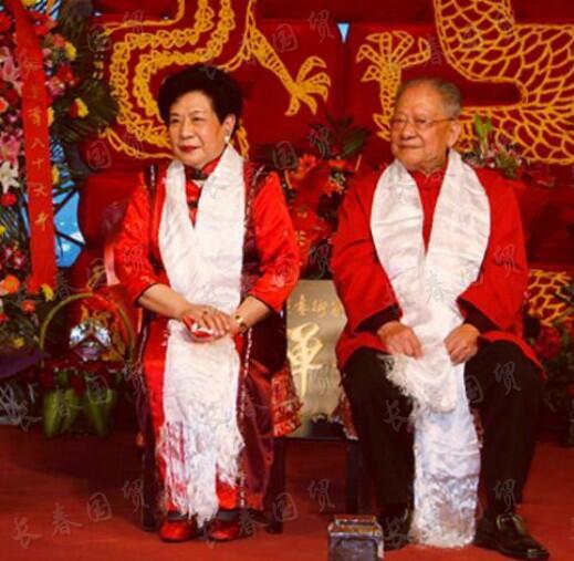 单弦表演艺术家马增蕙去世,昔日全家福曝光,与老伴相濡以沫55年