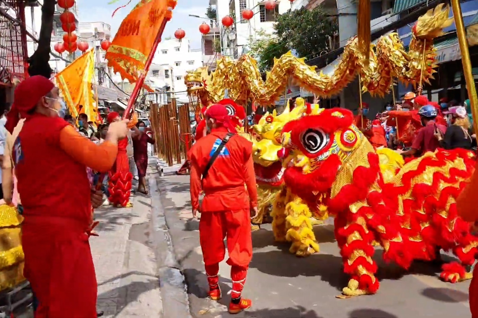 春节街头舞狮,不只中国喜欢,越南人也很喜欢