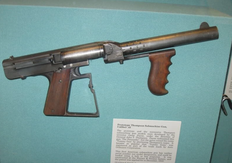 一家人就要整整齐齐，汤姆逊冲锋枪出生史以及型号回顾__凤凰网