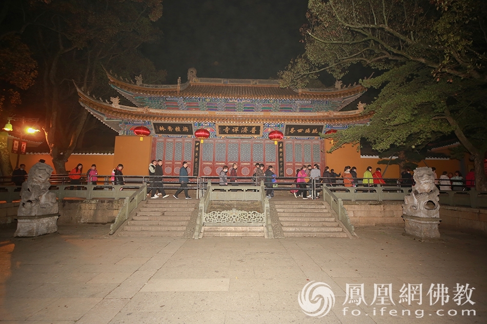 普陀山普济禅寺二月十九观音香会期进香活动安全有序