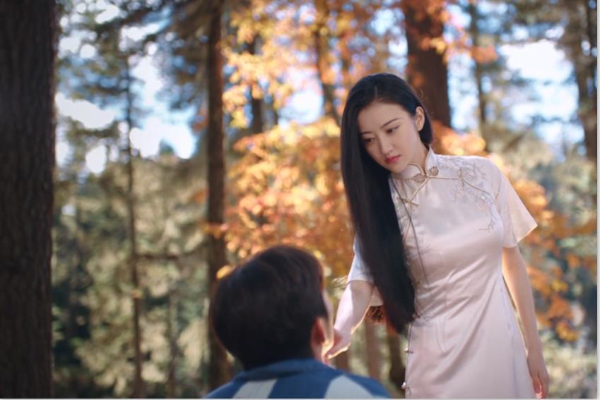 司藤女主角搭配了80多套戏服,复古又时尚的旗袍,让人念念不忘