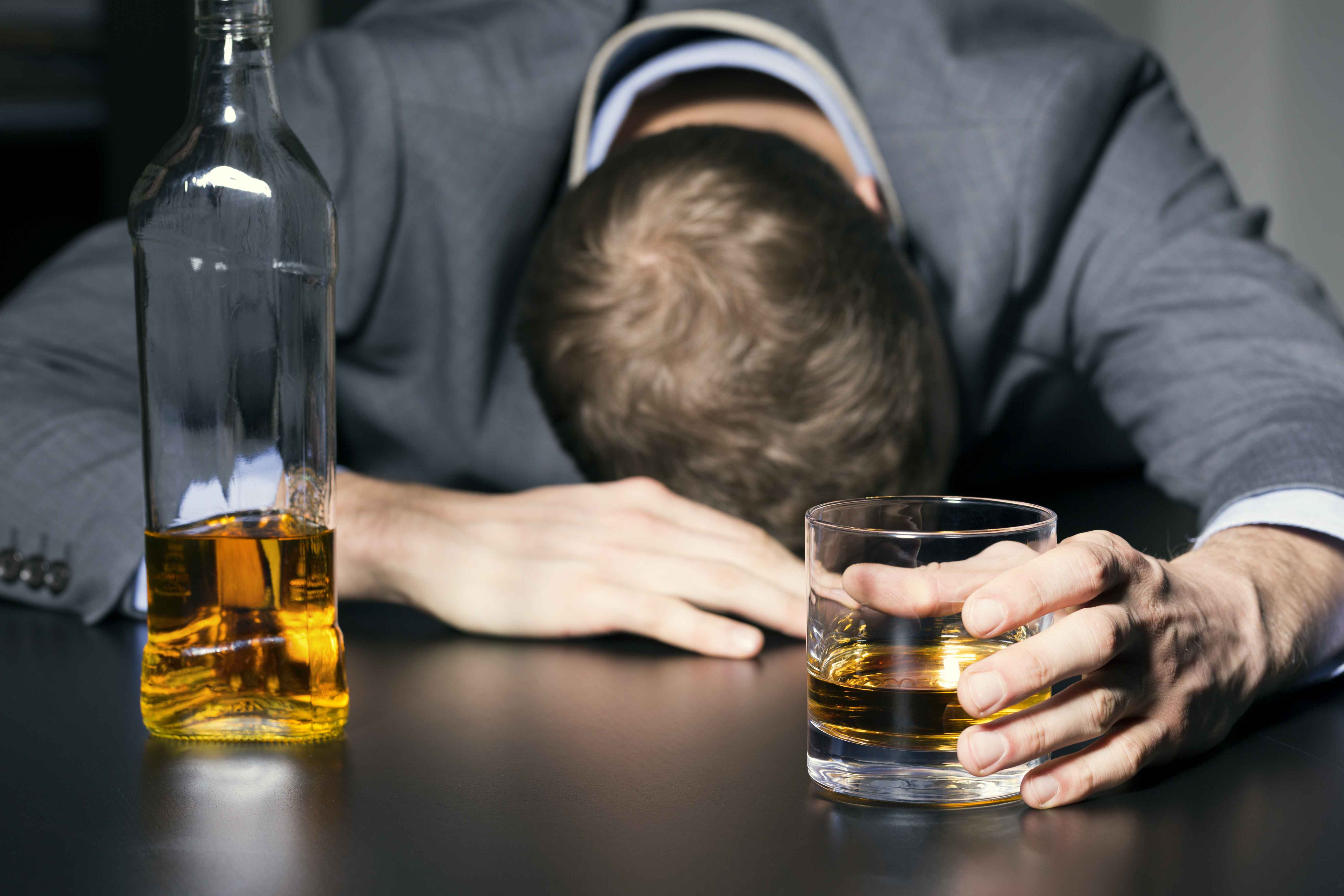 喝酒后为什么头痛,教你如何正确缓解醉酒症状,建议收藏