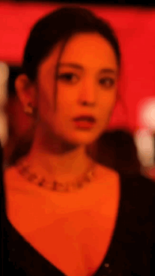 女人天下 正文 这样的外貌条件,演个美艳挂的角色完全绰绰有余吧?