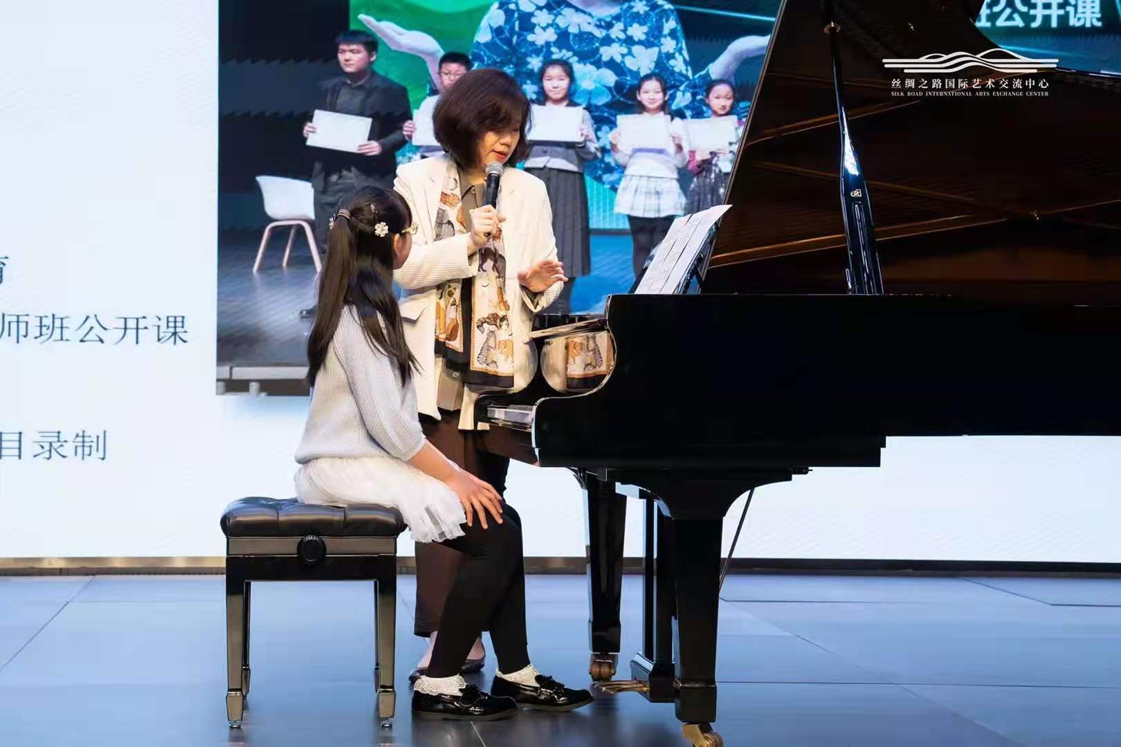 董勇刚中华蜜瓜王献礼建国65周年_王建国李雪琴_导演李雪王鸥