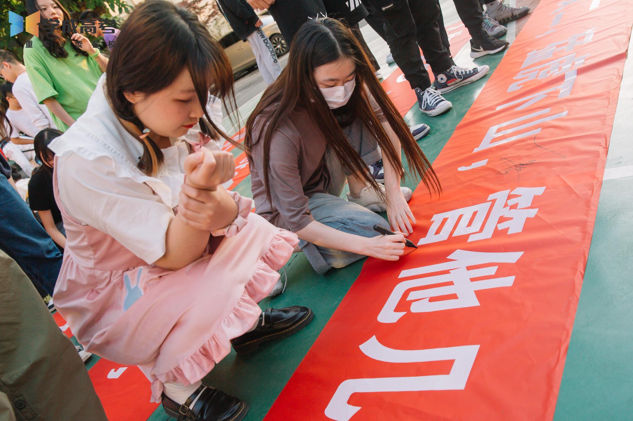 干貨分享（成都高考復讀學校一般都怎么收費）成都學成教育培訓學校，高三復讀哪里好，我選的成都學成高考學校，有沒有一起的，小白兔冷笑話，