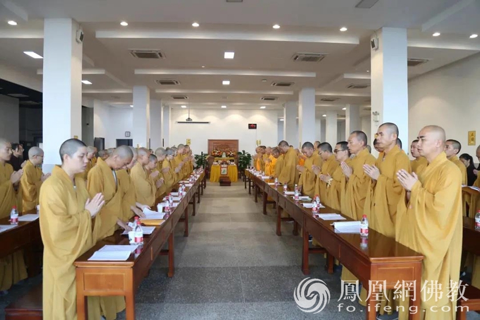 学院法会(图片来源:凤凰网佛教 摄影:南海佛学院)