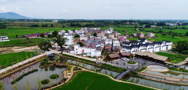 广东的“粤北咽喉”，地区生产总值113.84亿元，境内旅游资源丰富