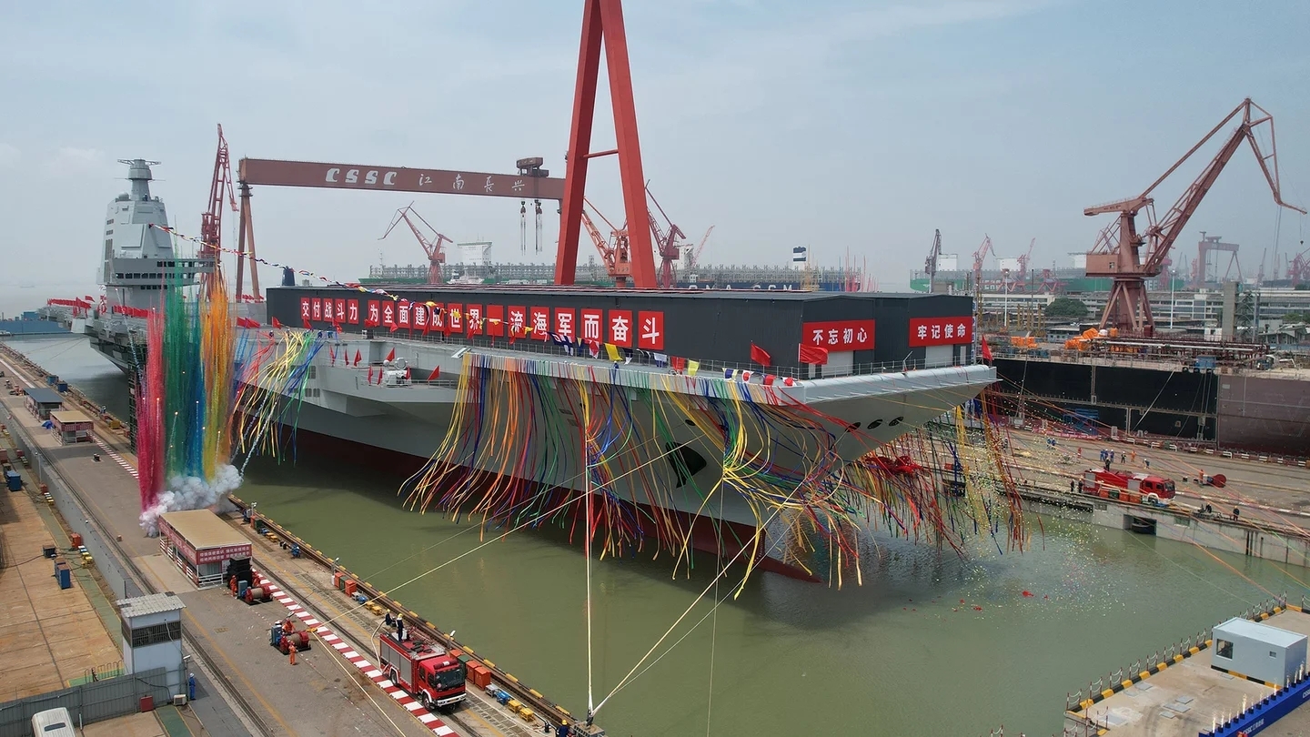 舰岛正在改装？中国003型航母“福建”舰最新照曝光