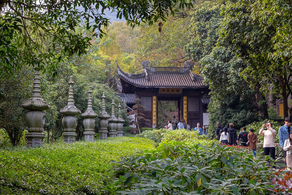 毗邻灵隐寺的东晋古刹,虽为复建,却有着中国最美寺庙之称