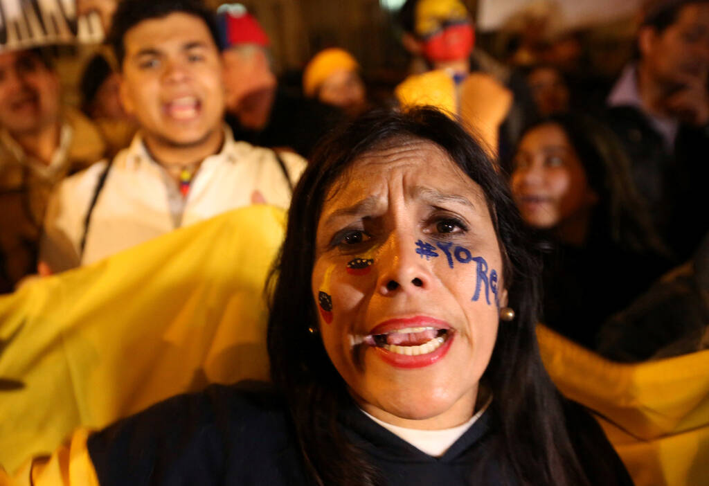 委内瑞拉游行抗议总统 警民冲突激烈