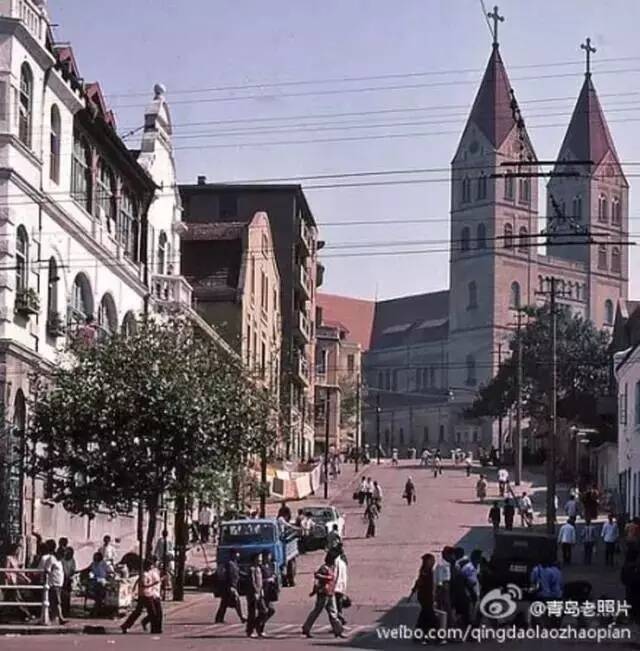 这是一组罕见的青岛历史照片,仔细看,有看头~图为1890年的栈桥,回澜阁