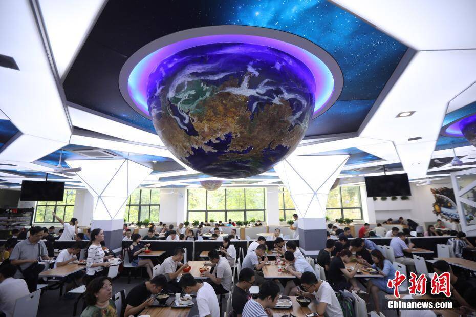 “高颜值”食堂亮相南京高校 师生“太空”中用餐_手机凤凰网