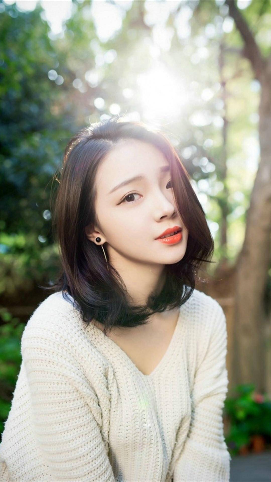 阳光下的短发气质美女唯美 端庄优雅