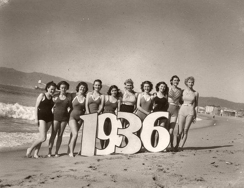 80年代泳装女郎拍摄的元旦日历:那时的泳装好保守
