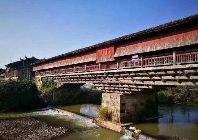 明代建的一座木桥着了