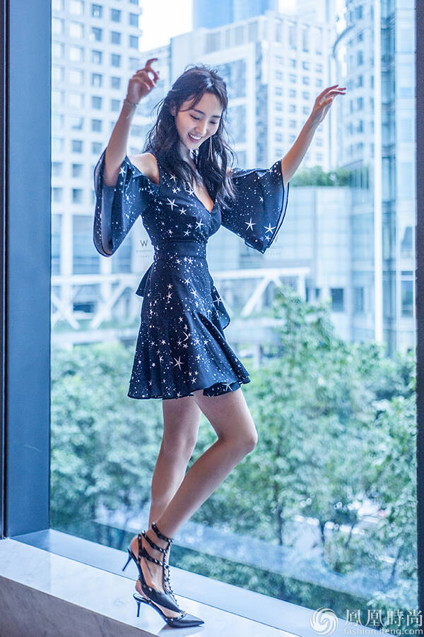 "百变神婆"王紫璇活动照惊艳网友